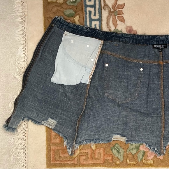 Fashion Nova Denim Skirt with vertical zipper. Size (M) Medium - Picture 5 of 13